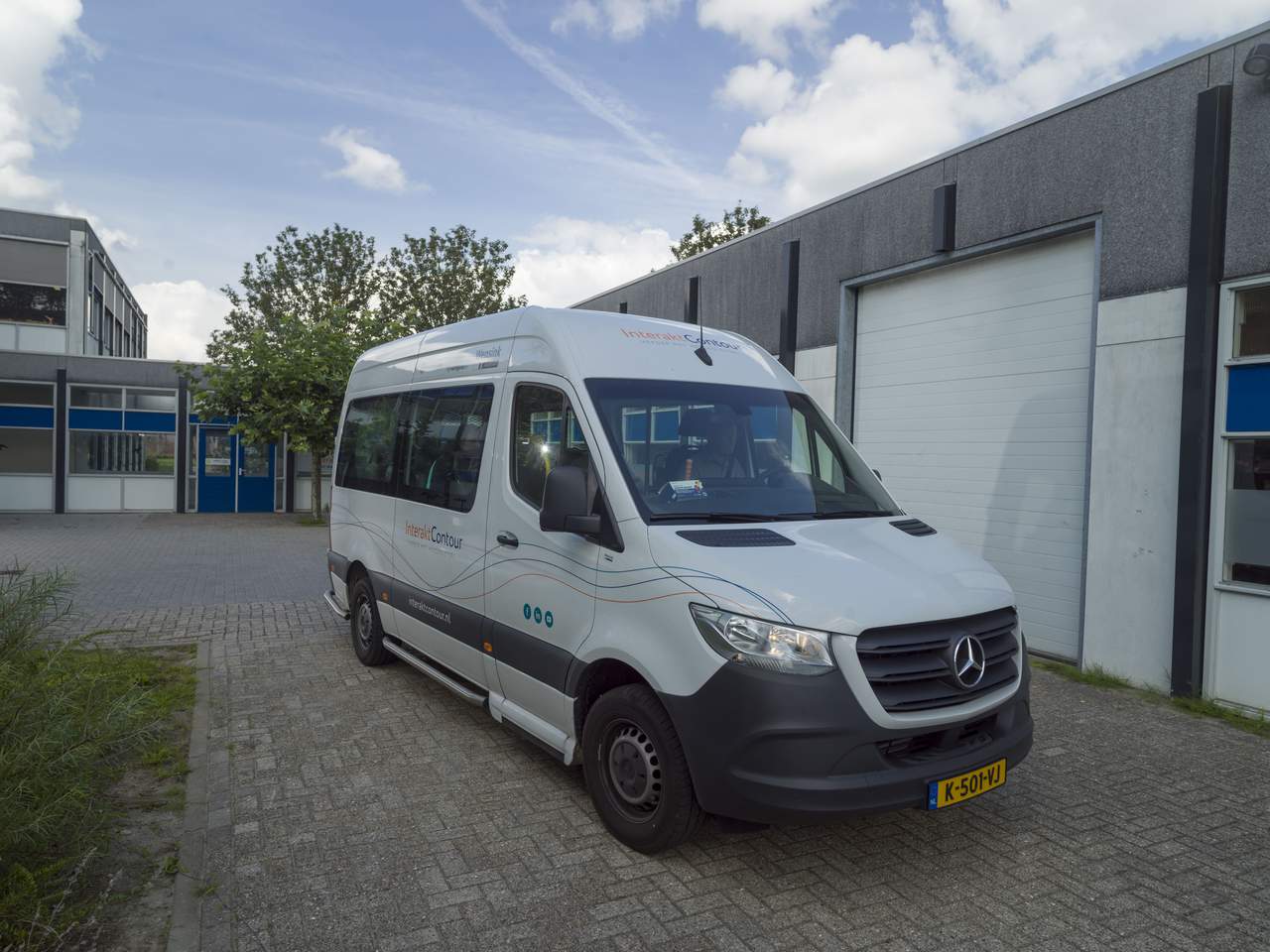 Taxivervoer met eigen bus en vrijwilligers