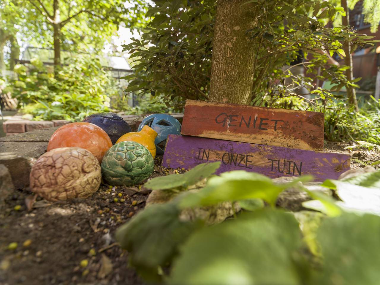 Keramiek in de tuin