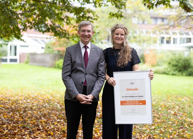 Uitreiking award aan Marij Middag